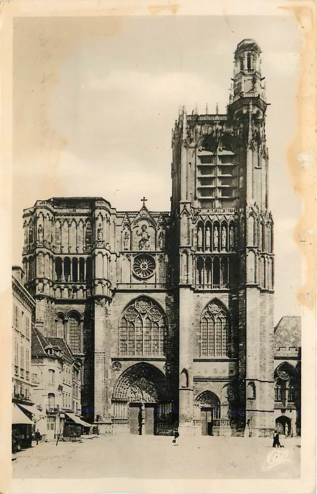 Catedral de Nossa Senhora de Ruan — fachada e torre — C. G. 2 - Frente