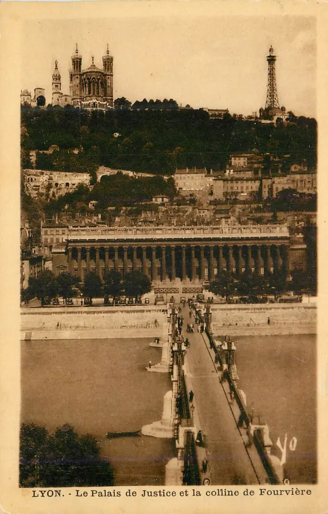 LYON. - Das Palast der Justiz und der Fourvière-Hügel - Vorderseite