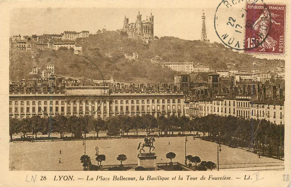 LYON — La Place Bellecour, die Basilika und die Tour de Fourvière - Vorderseite