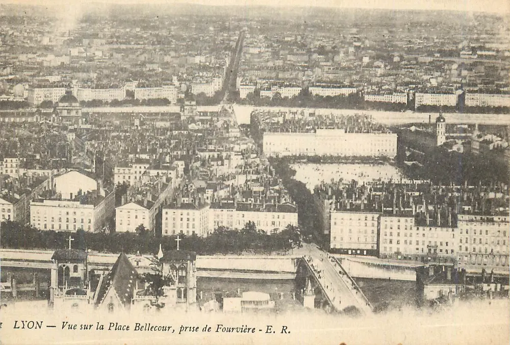 LYON — Blick auf die Place Bellecour, vom Fourvière aus - E. R. - Vorderseite