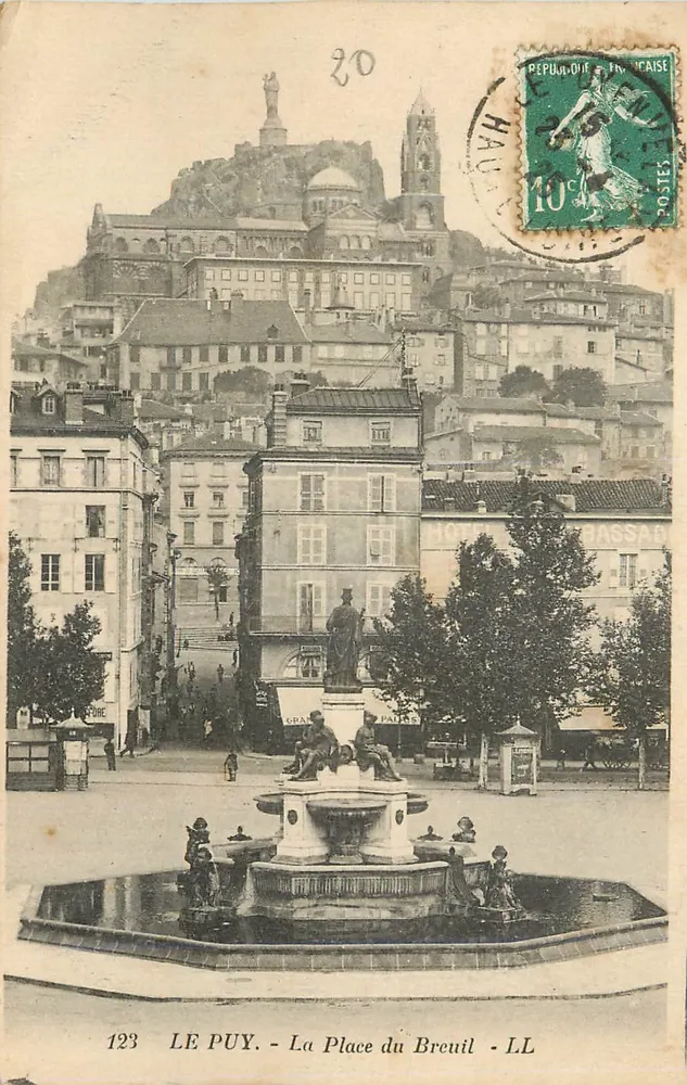 Le Puy - La Plaza du Breuil — vista de la ciudad con la estatua de la República y el castillo de la ciudad - Anverso