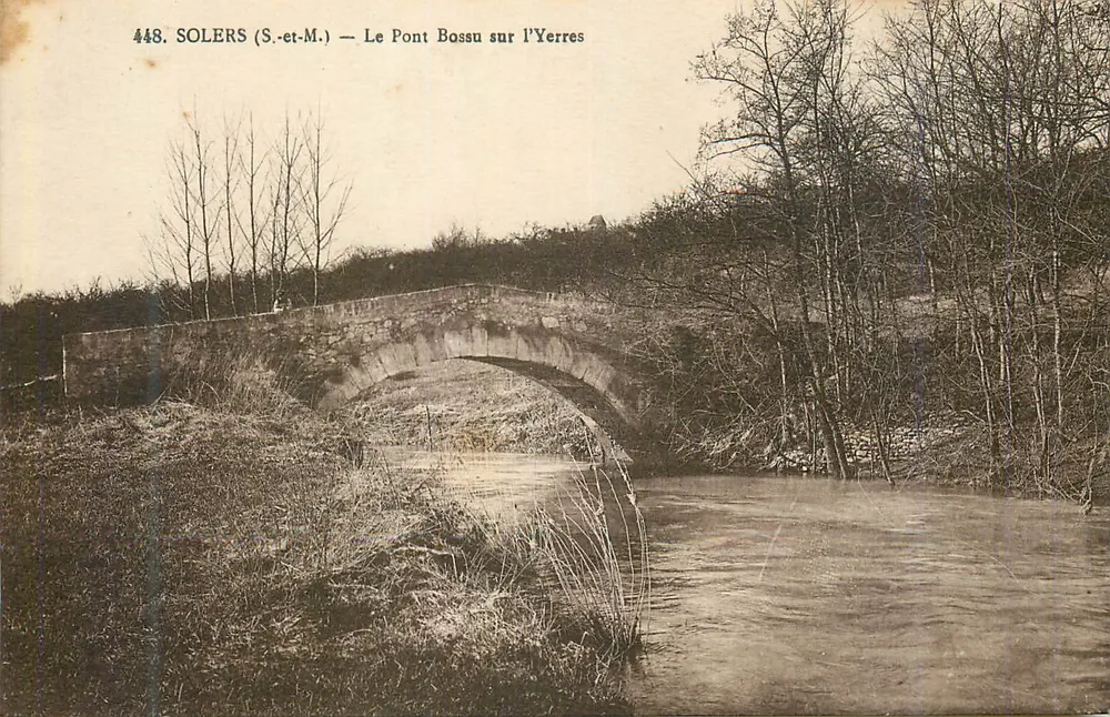 SOLERS (S.-et-M.) — Die Hörnchenbrücke über die Yerres - Vorderseite
