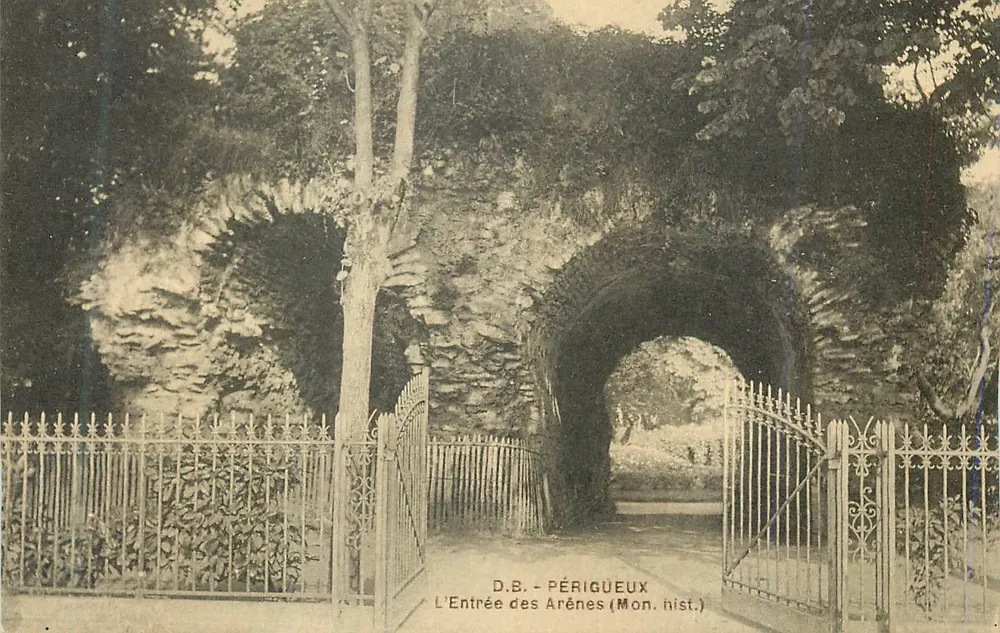 Périgueux — A Entrada das Arenas (Mon. hist.) — D.B. Périgueux - Frente