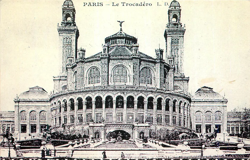 Paris — O Trocadéro — L. D. - Frente