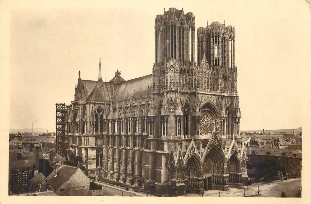 Kathedrale Notre-Dame de Reims — Ansicht der Fassade — Verlag nicht sichtbar - Vorderseite