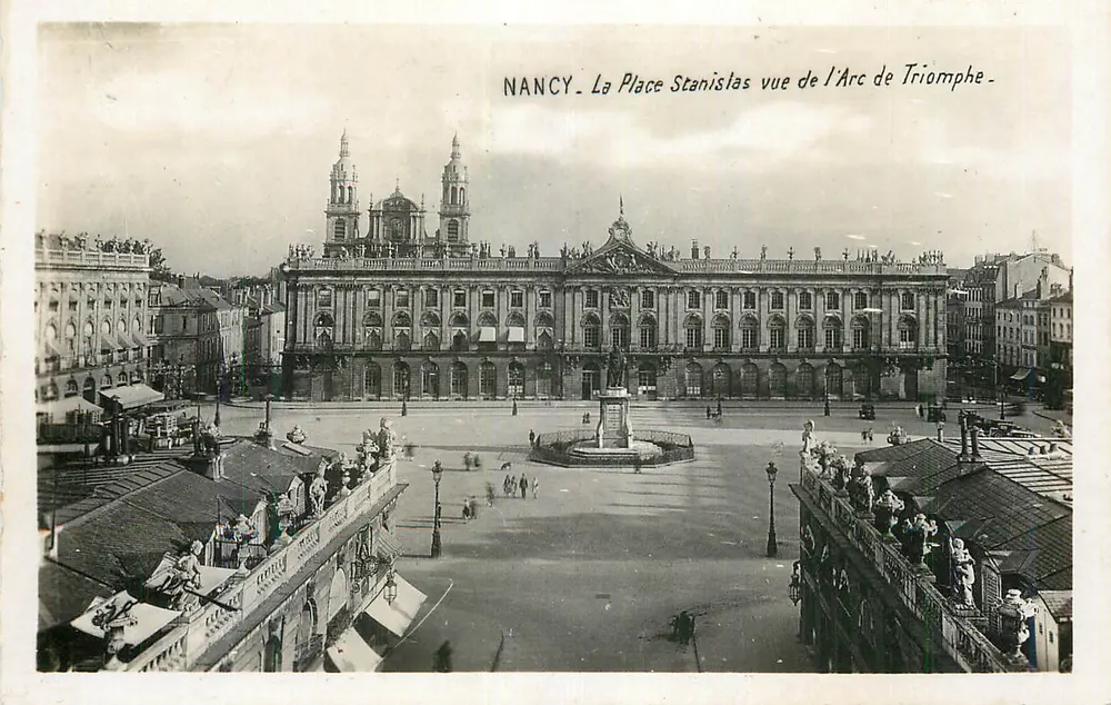 NANCY - A Place Stanislas vista do Arco do Triunfo - - Frente
