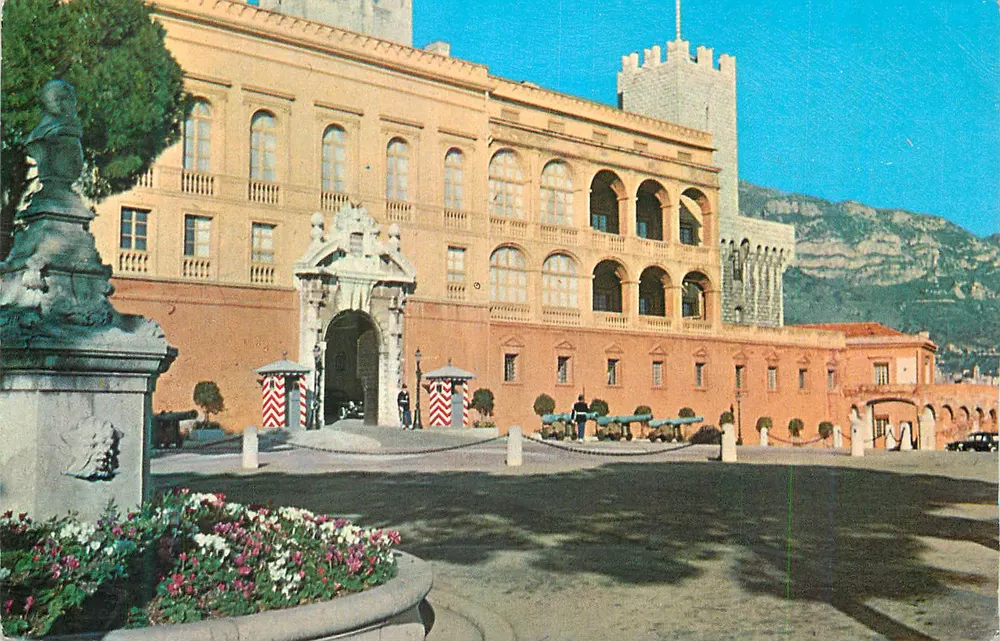 Palácio Principe de Mônaco — vista da entrada principal — editor não identificável - Frente