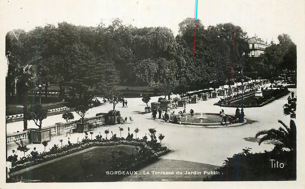 Bordeaux. A Terrasse do Jardim Público — Tito - Frente