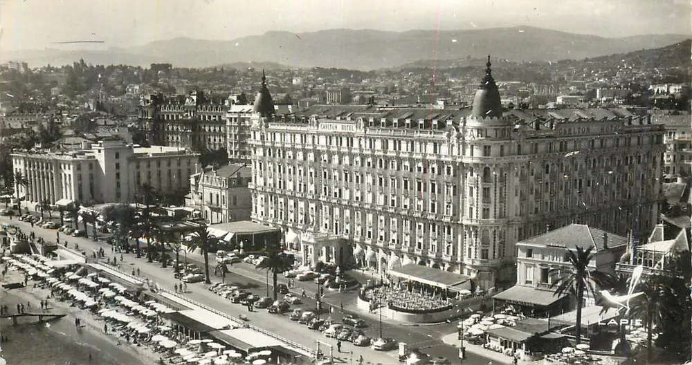 Carlton Hotel in Cannes — Luftbild — unbekannter Verlag - Vorderseite