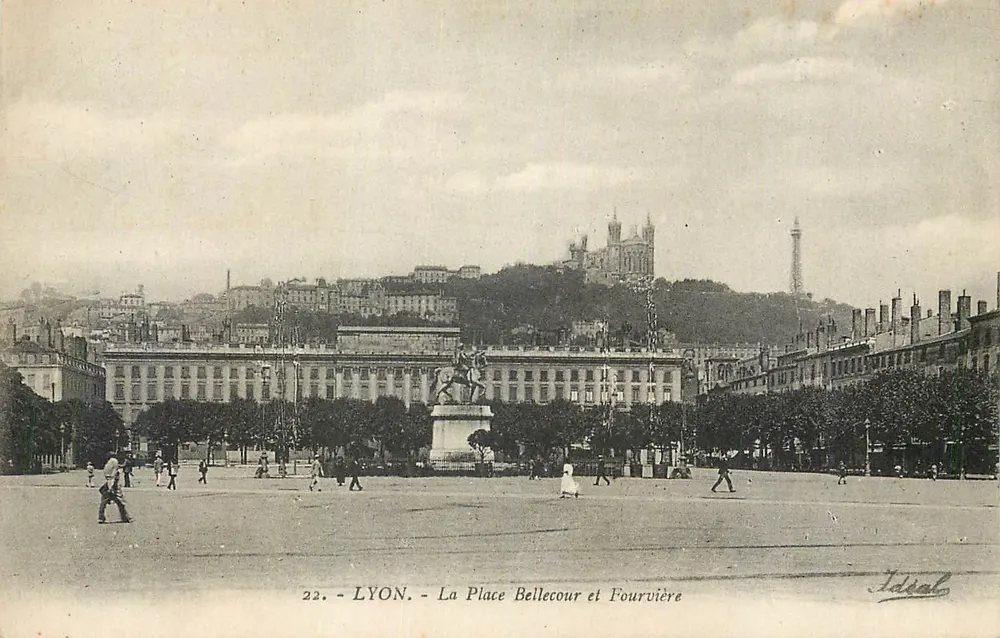 LYON - A Place Bellecour e Fourvière — Ideal, n°22 - Frente