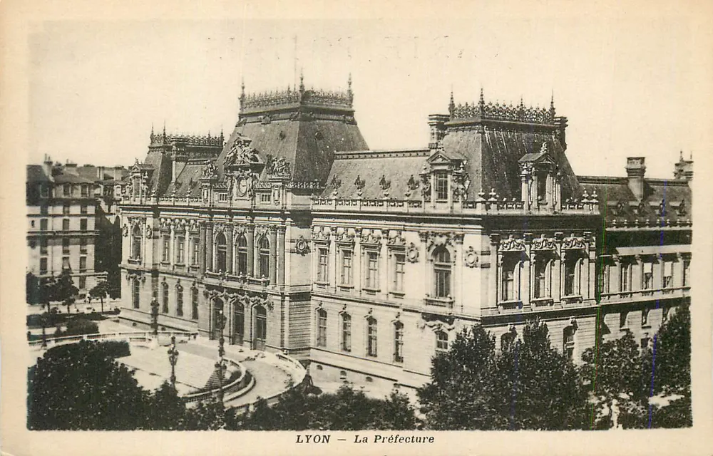 LYON — A Prefeitura — vista panorâmica - Frente