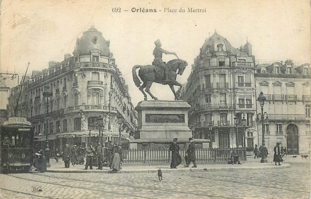Orléans - Place du Martroi — estátua equestre — editor Ricocles, n° 692 - Frente
