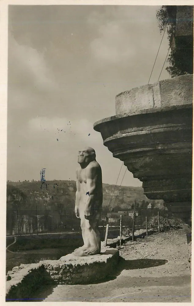 Statue eines prähistorischen Mannes — Park der Grotte de la Madeleine — unbekannter Verlag - Vorderseite