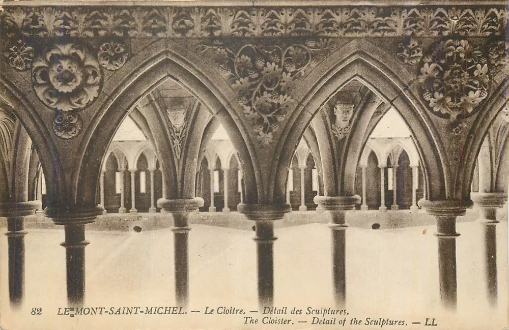 Mont Saint-Michel — Der Cloister — Detail der Skulpturen - Vorderseite