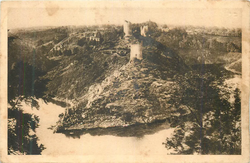 Schloss Château-Gaillard — Ruinen auf Felsen am Fluss — unbekannter Verlag - Vorderseite