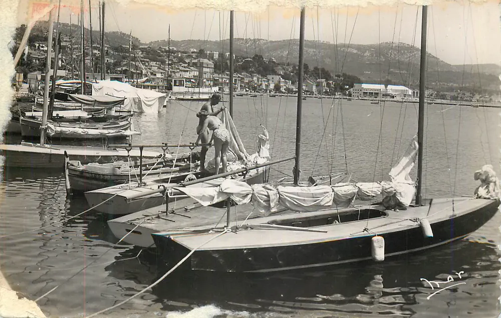 Port de plaisance — vue de voiliers au mouillage — éditeur MAR - Frente