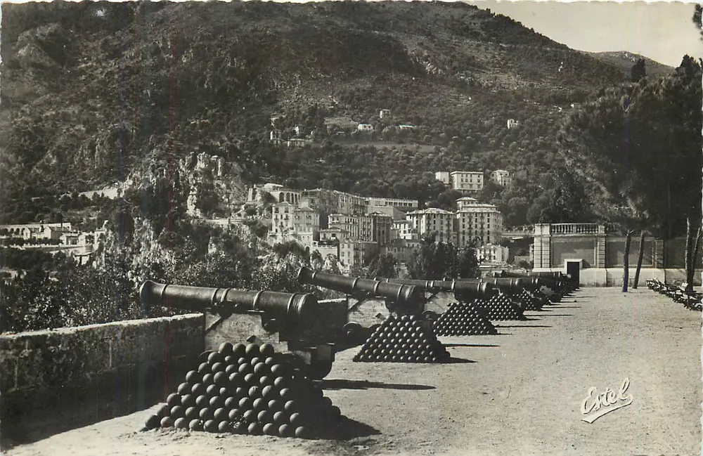 Kanonen und Granaten in Monaco — Verlag: Értel - Vorderseite