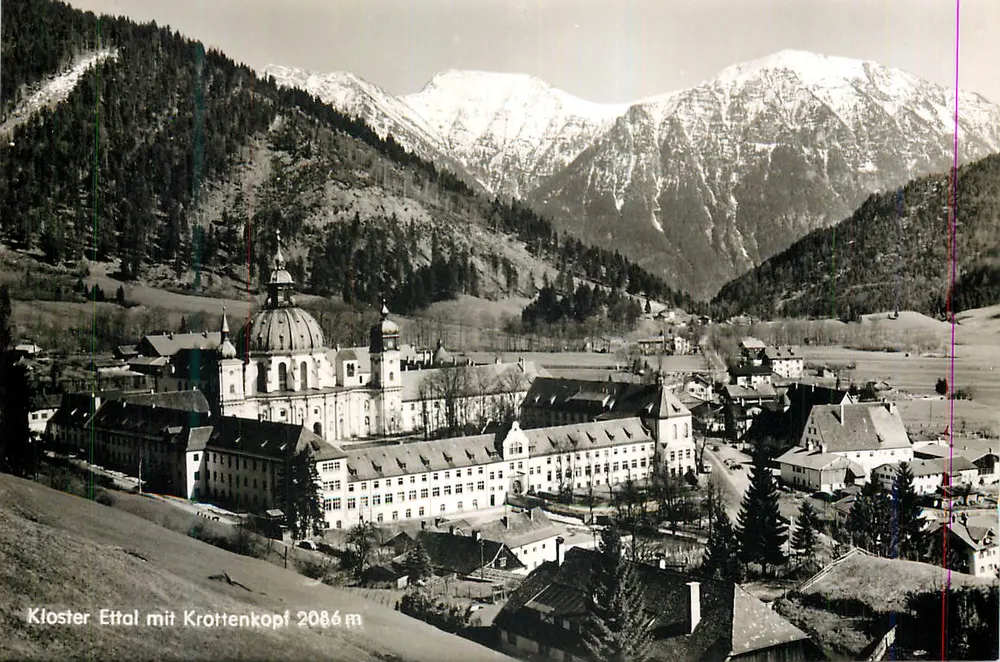 Mosteiro Ettal com Krötenkopf 2086 m — vista panorâmica — sem editor ou número visível - Frente
