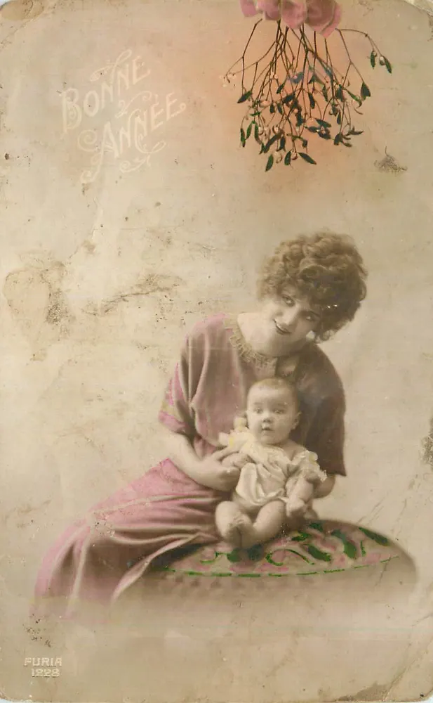 Mulher segurando um bebê — Boa Ano — Furia 1928 - Frente