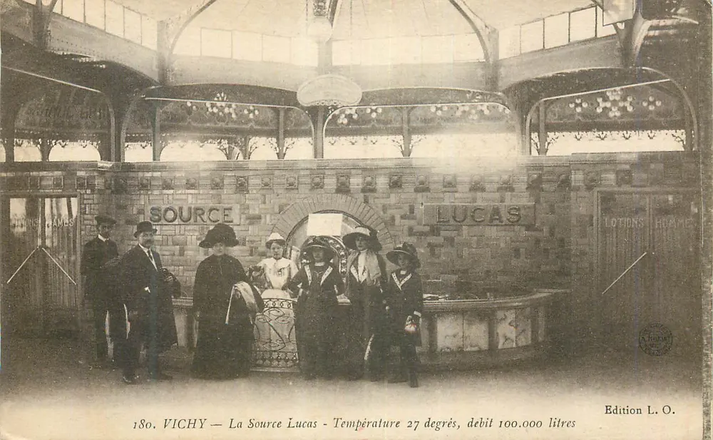 Vichy — La Source Lucas — Temperatur 27 Grad, Durchfluss 100.000 Liter — Edition L. O. - Vorderseite