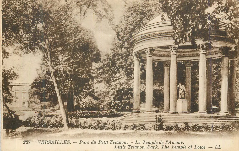 Versailles — Park von Petit Trianon — Tempel der Liebe - Vorderseite