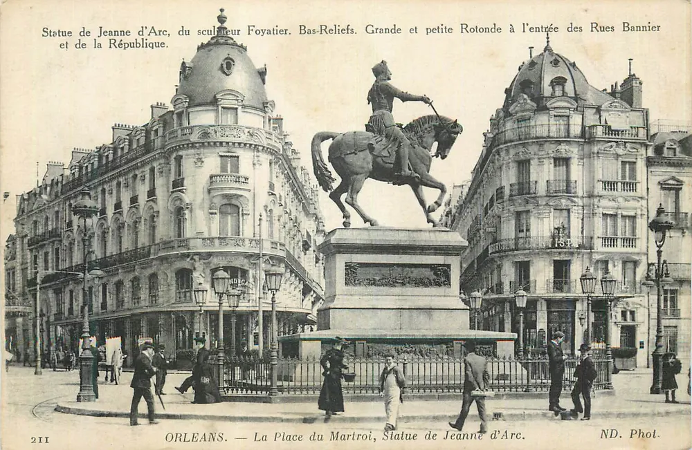 Orléans — La Place du Martroi, Statue der Jeanne d'Arc — ND. Phot. - Vorderseite