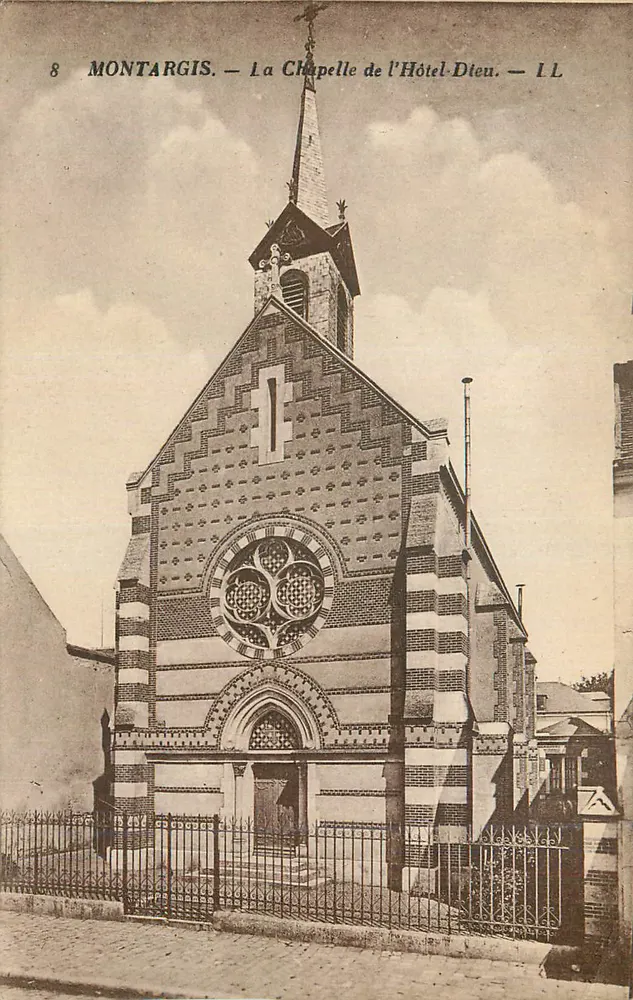 Montargis — Die Kapelle des Hôtel-Dieu — LL - Vorderseite