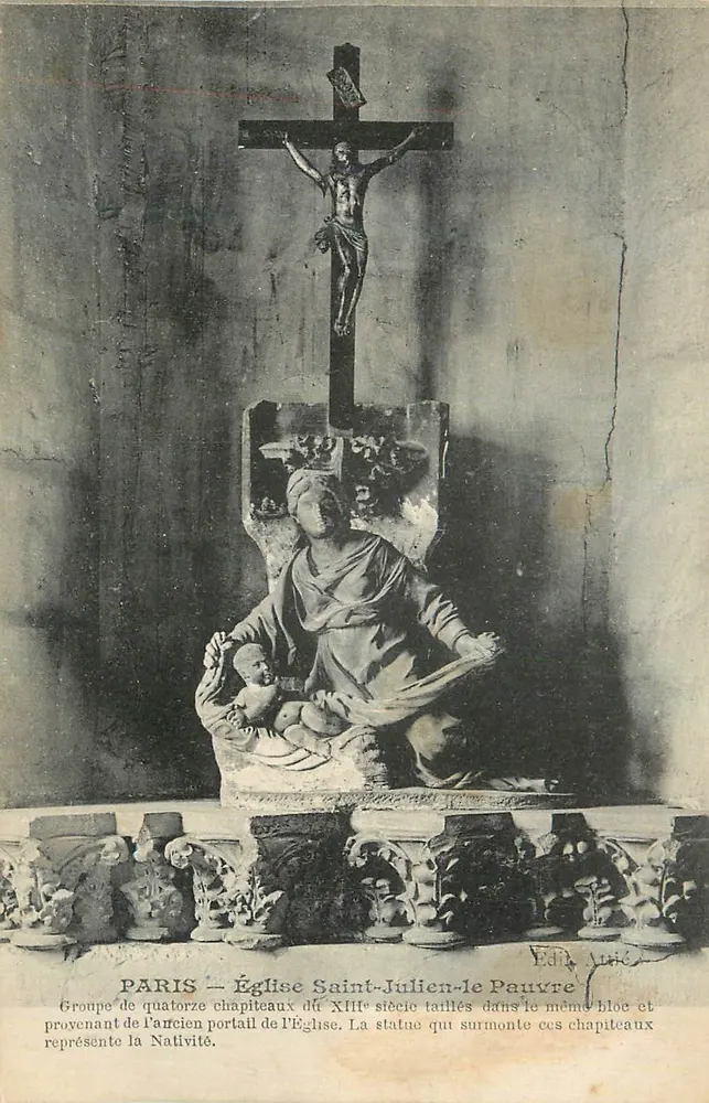 PARIS — Igreja de São Julião o Pobre — Grupo de quatorze capitéis do século XIII e estátua da Natividade - Frente