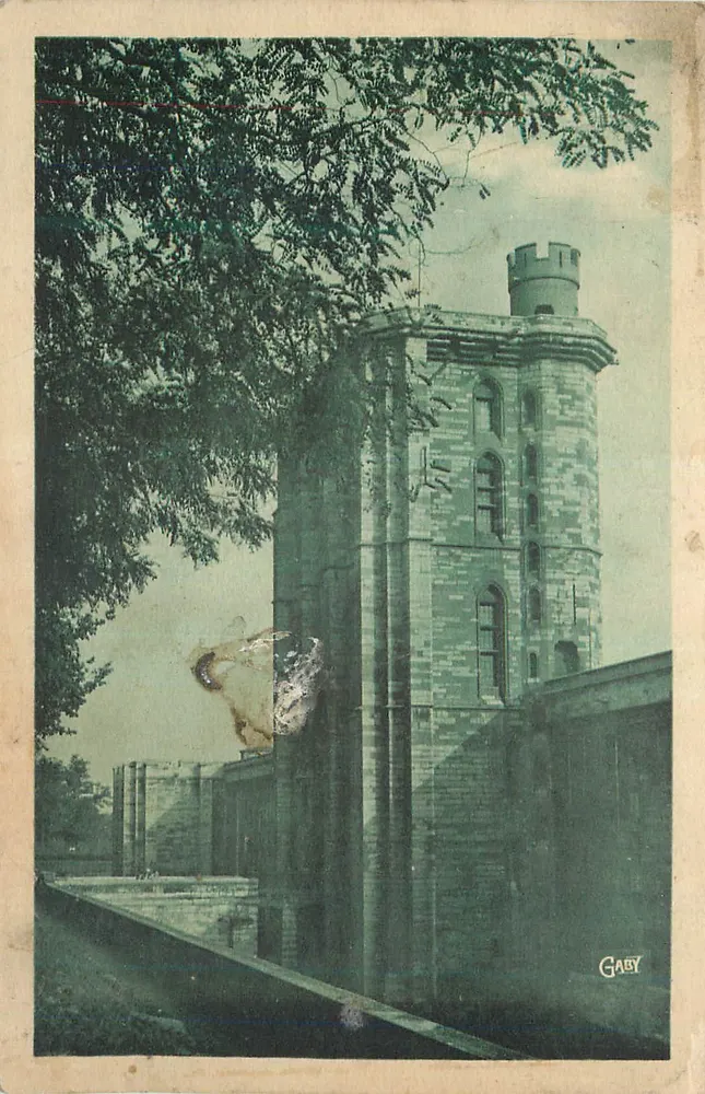 Castelo de Vincennes — Torre da Hora — Gaby - Frente