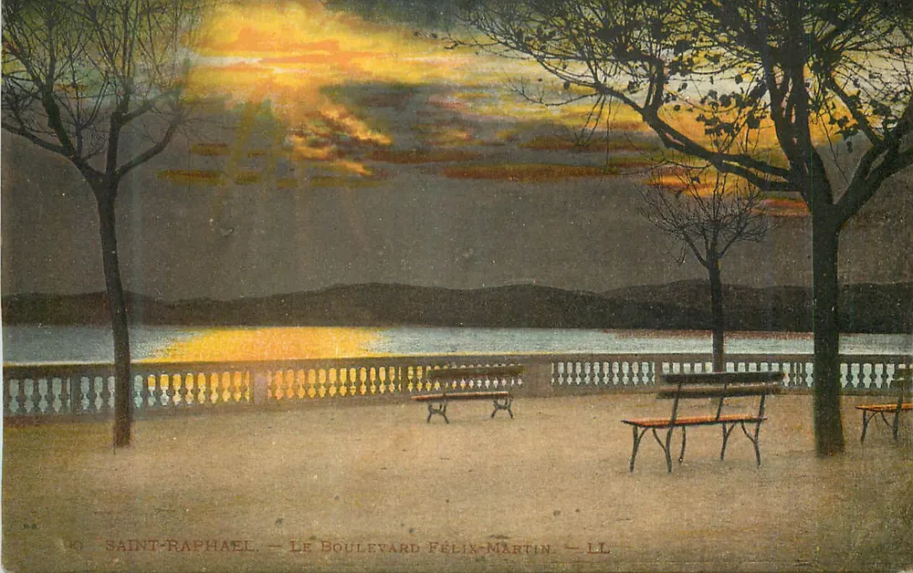 Saint-Raphaël — O Boulevard Félix-Martin — LL - Frente