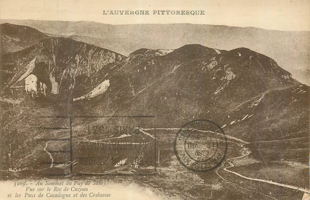 Ausblick auf den Roc de Cuzéau und die Puy de Cacadogne und Crebasses — pittoreske Auvergne — Verlag: 3269 - Vorderseite