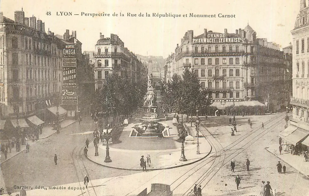 LYON — Perspektive der Rue de la République und des Carnot-Monuments — Carrier, Verlag, Modell angemeldet - Vorderseite