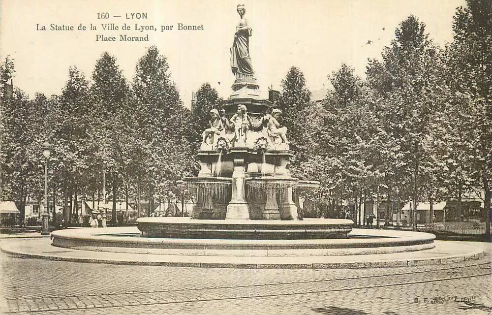 Statue der Stadt Lyon — Place Morand — von Bonnet - Vorderseite
