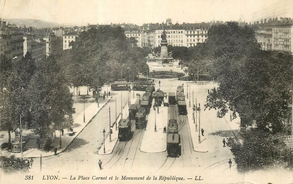 LYON — La Place Carnot und das Denkmal der Republik — LL. — n° 381 - Vorderseite