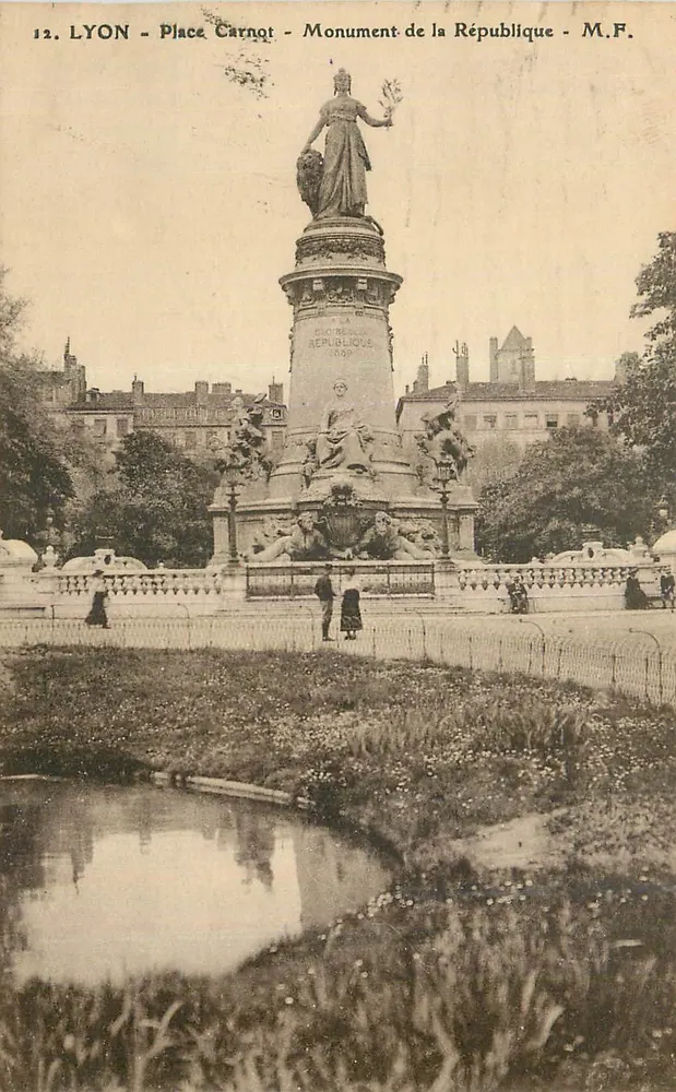 LYON - Plaza Carnot - Monumento a la República - M.F. - Anverso