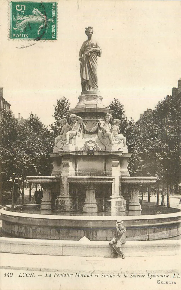 LYON — Fontäne Morand und Statue der lyonschen Seide — Selecta - Vorderseite