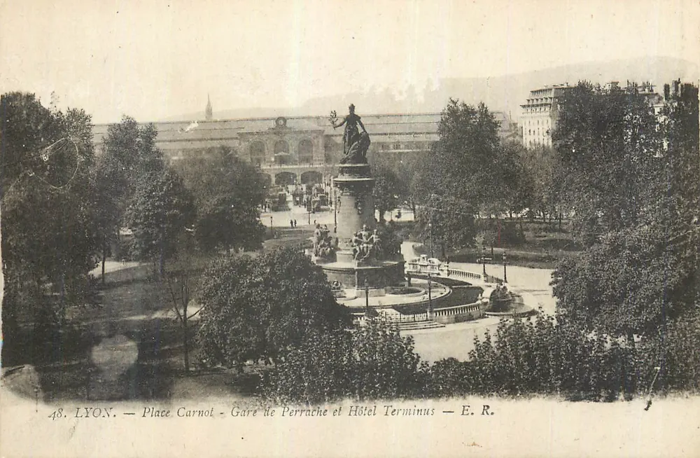 Lyon — Place Carnot, Perrache Bahnhof und Hotel Terminus — E.R. - Vorderseite