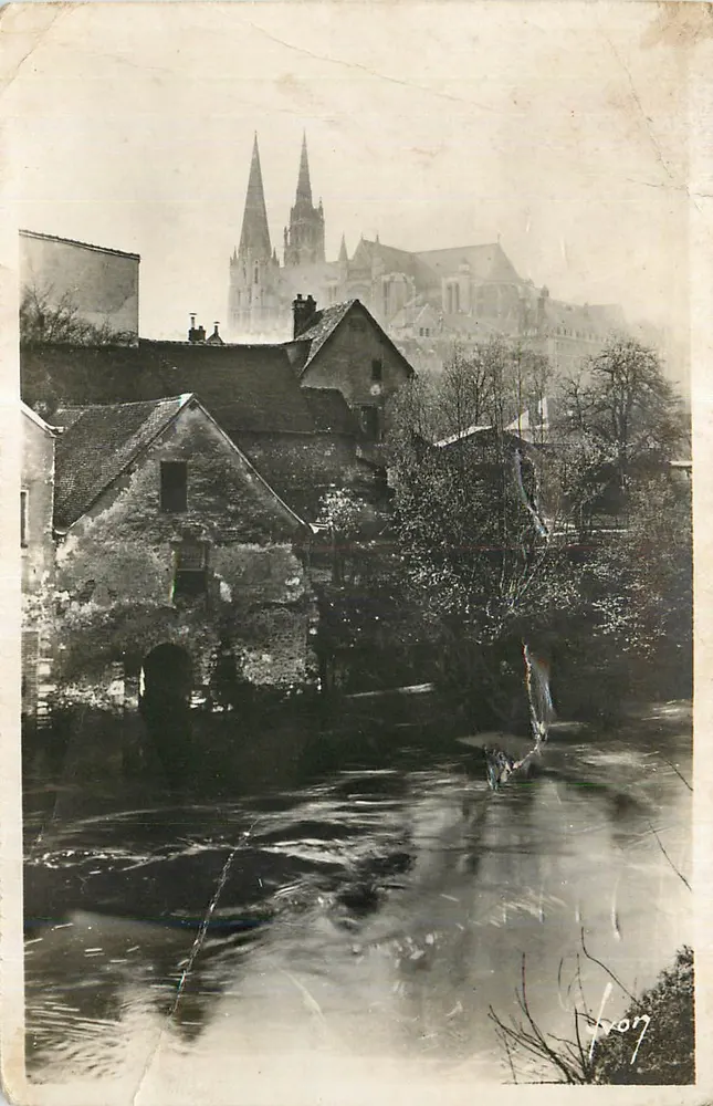 Vue de la cathédrale de Chartres — éditeur : Von — n° de série : 107 - Frente