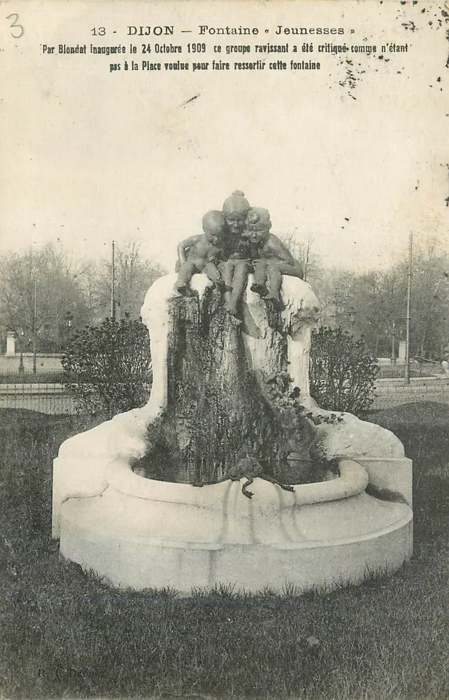 Dijon — Fonte «Juventude» — Par Blondat, inaugurada em 24 de outubro de 1909 - Frente