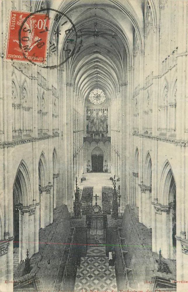 Nef widziana z tryforium chóru — Katedra w Chartres — Wydawnictwo D. Béguin - Awers