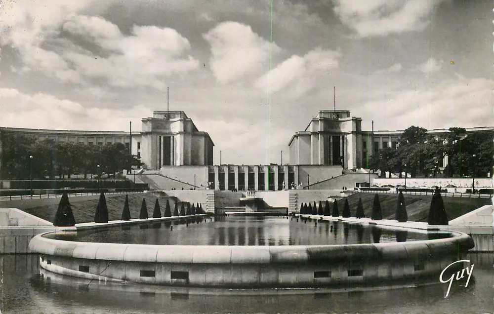 Palast von Chaillot — Ansicht des Bassins und Fassaden — Guy - Vorderseite