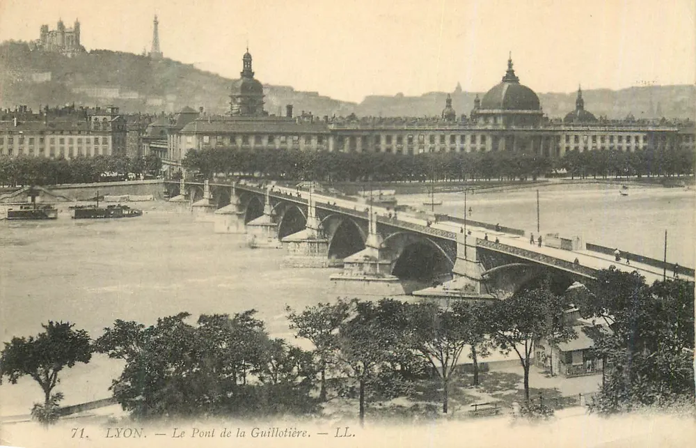 LYON — O Ponte da Guillotière — LL. - Frente