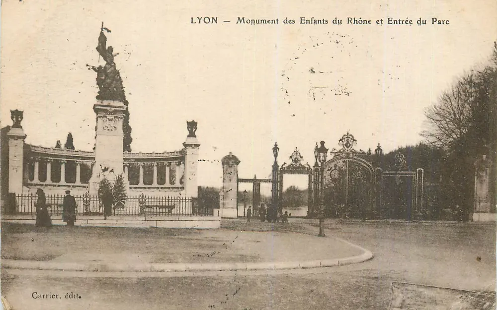 LYON — Monument des Enfants du Rhône und Eingang zum Park — Carrier, édit. - Vorderseite