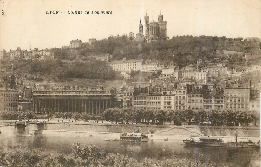 LYON — Colina de Fourvière — vista panorâmica com a catedral e o rio - Frente