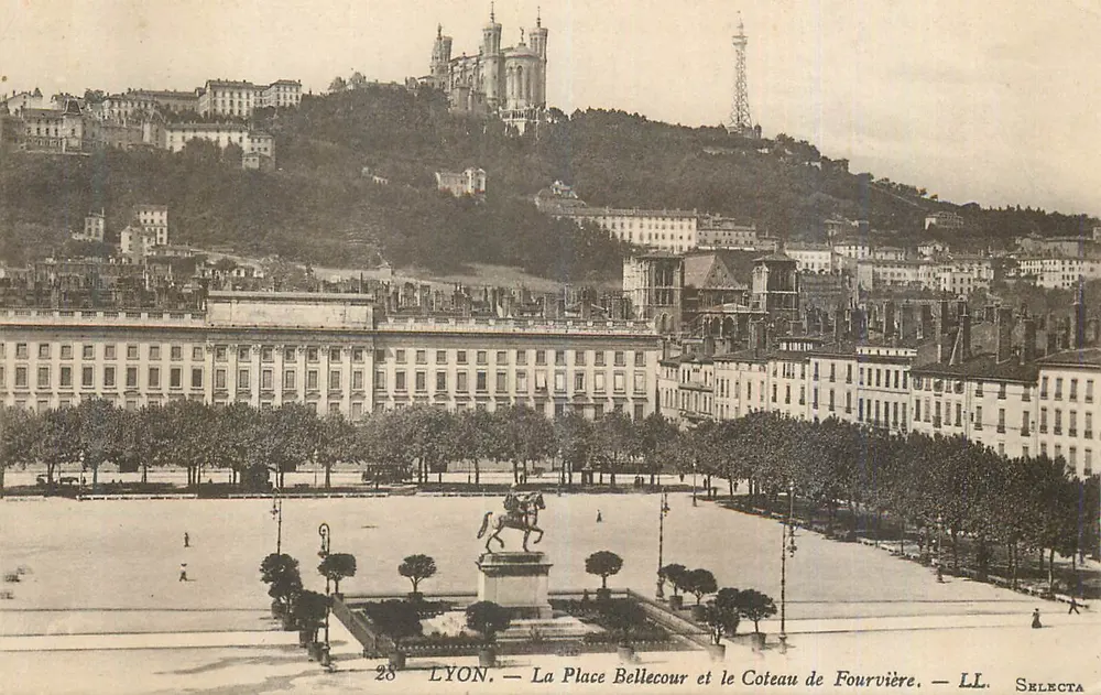 LYON — Die Place Bellecour und der Coteau de Fourvière — LL. SELECTA - Vorderseite