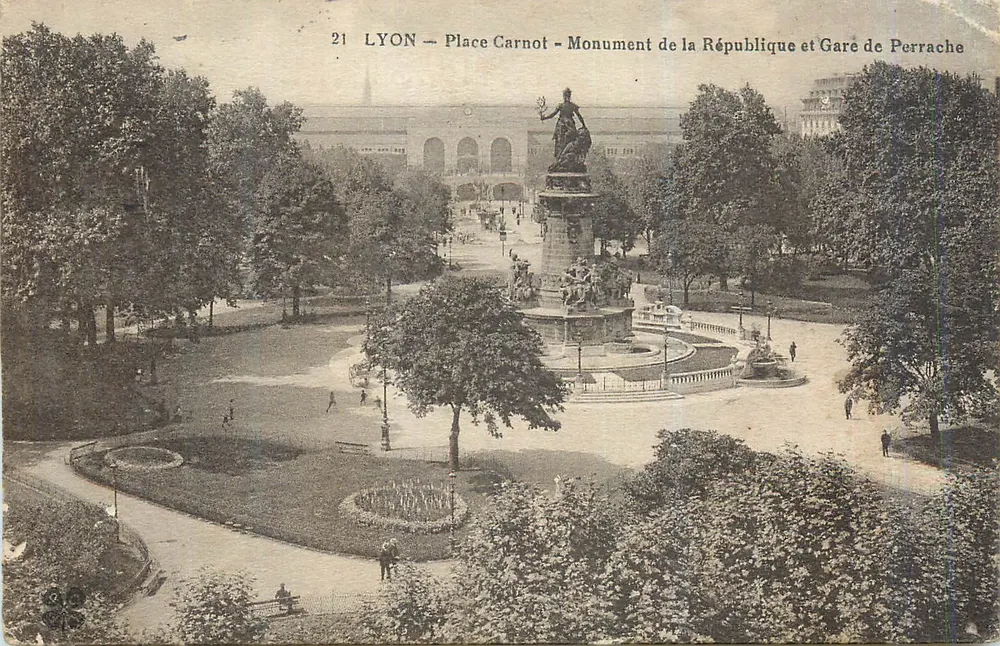 LYON — Place Carnot — Monument de la République und Gare de Perrache - Vorderseite