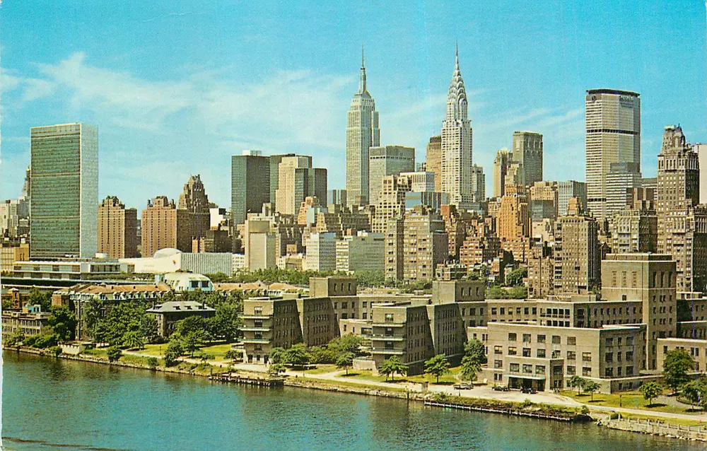 Nova York — skyline com o Empire State Building e o Chrysler Building — editor não visível - Frente