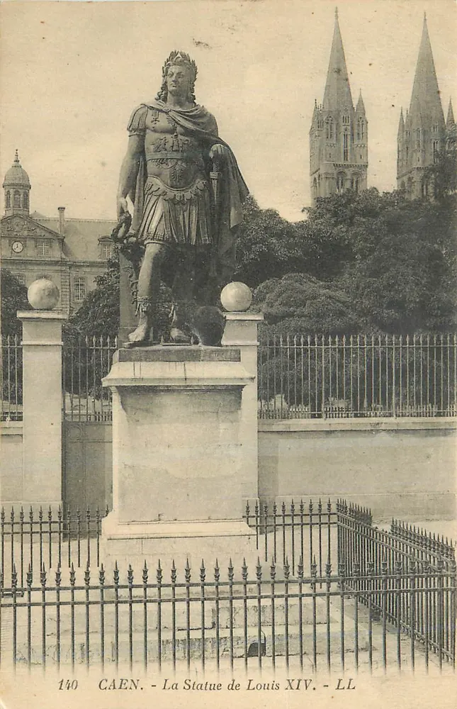 CAEN - A Estátua de Luís XIV - LL - Frente