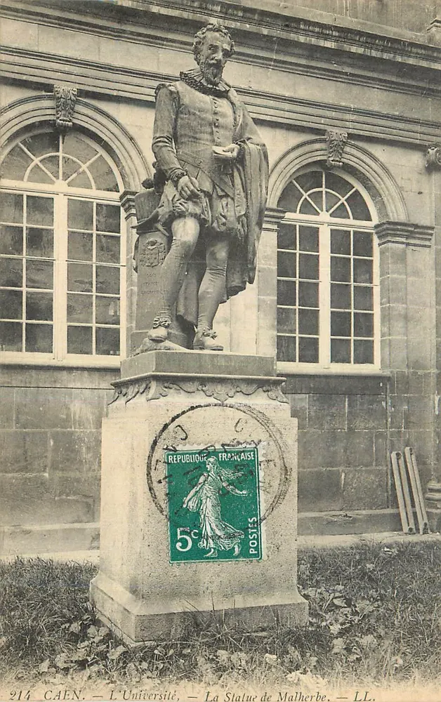 Caen — A Estátua de Malherbe — LL - Frente