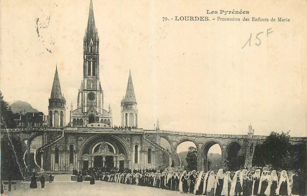 Lourdes — Prozession der Kinder Marias — Les Pyrénées 79 - Vorderseite